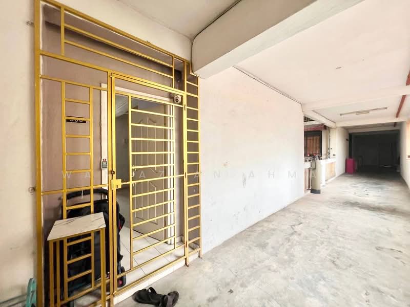 Apartment for Sale at Pangsapuri Danaumas - Wan Azlan Ahmad - PropertyGuru.com.my