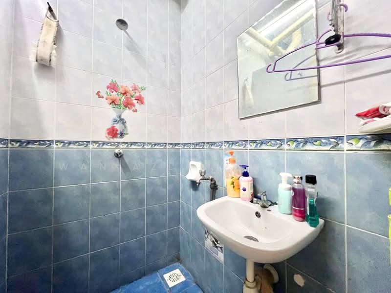 Apartment for Sale at Pangsapuri Danaumas - Wan Azlan Ahmad - PropertyGuru.com.my