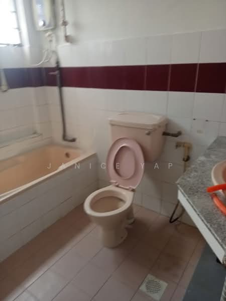 Apartment for Rent at Taman Lembah Maju 600 Apartment - Janice Yap - Bathroom - PropertyGuru.com.my