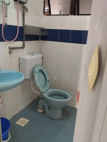 Apartment for Rent at Taman Lembah Maju 600 Apartment - Janice Yap - Bathroom - PropertyGuru.com.my