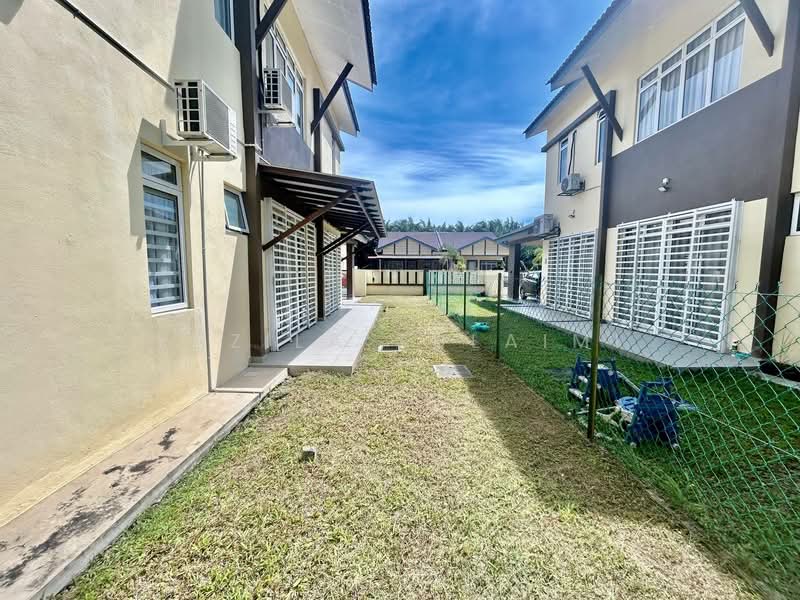 Rumah Berkembar untuk Dijual di Telok Panglima Garang (Selangor) - Yazila Sulaimi - Exterior - PropertyGuru.com.my