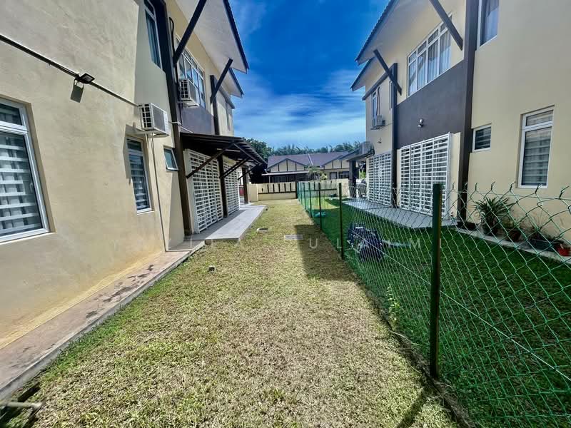 Rumah Berkembar untuk Dijual di Telok Panglima Garang (Selangor) - Yazila Sulaimi - Exterior - PropertyGuru.com.my