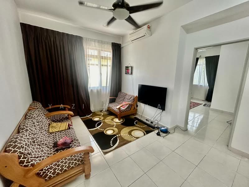 Rumah Berkembar untuk Dijual di Telok Panglima Garang (Selangor) - Yazila Sulaimi - Living Room - PropertyGuru.com.my