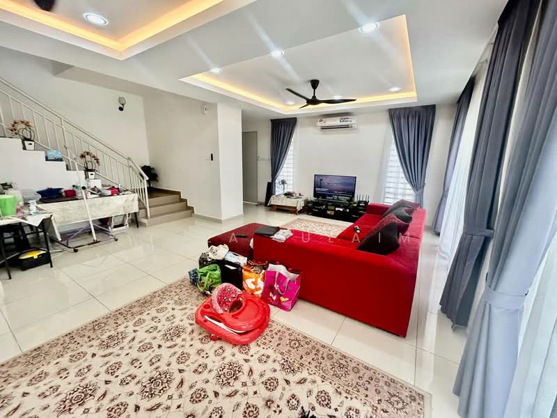 Rumah Berkembar untuk Dijual di Telok Panglima Garang (Selangor) - Yazila Sulaimi - Living Room - PropertyGuru.com.my