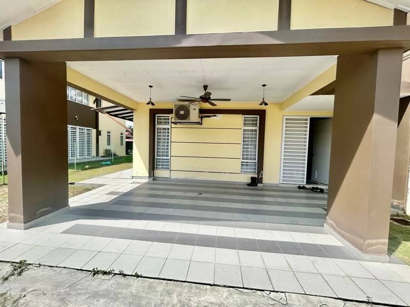 Rumah Berkembar untuk Dijual di Telok Panglima Garang (Selangor) - Yazila Sulaimi - Exterior - PropertyGuru.com.my