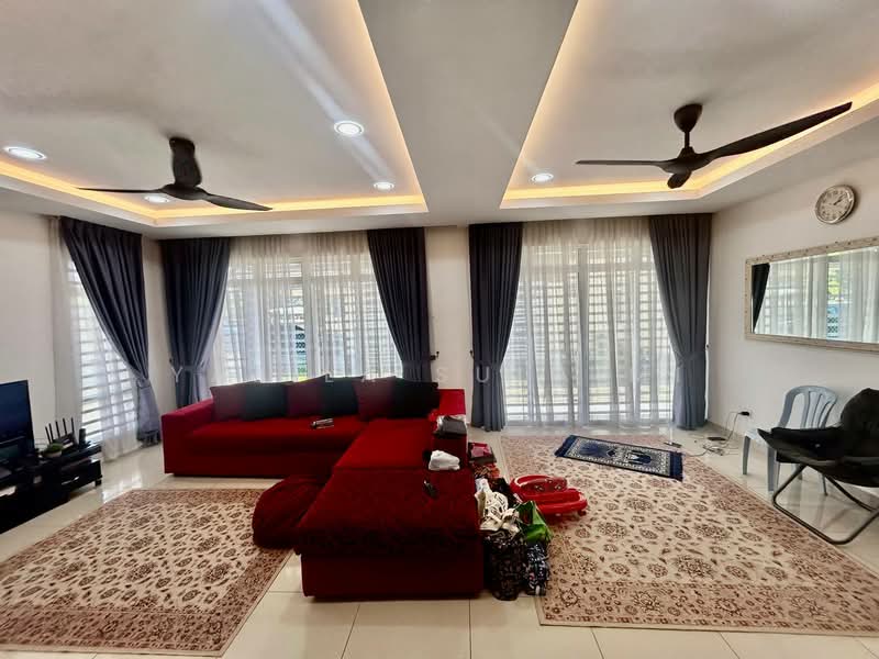 Rumah Berkembar untuk Dijual di Telok Panglima Garang (Selangor) - Yazila Sulaimi - Living Room - PropertyGuru.com.my