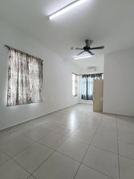 Rumah Berkembar untuk Dijual di Taman Merbok (Bukit Baru) - Vinc Pheng - Living Room - PropertyGuru.com.my