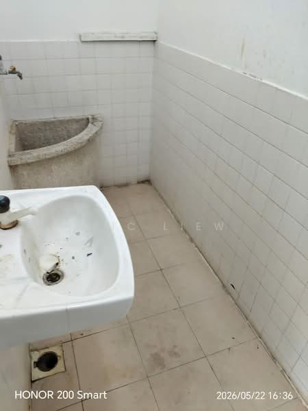 Kedai untuk Disewa di Taman Sri Serdang (Seri Kembangan) - Eric Liew - Bathroom - PropertyGuru.com.my