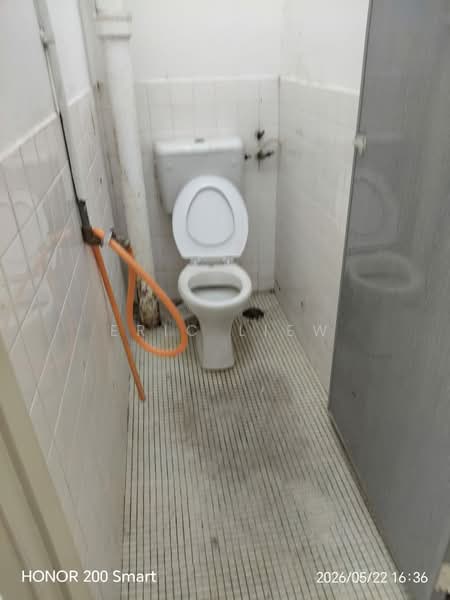 Kedai untuk Disewa di Taman Sri Serdang (Seri Kembangan) - Eric Liew - Bathroom - PropertyGuru.com.my