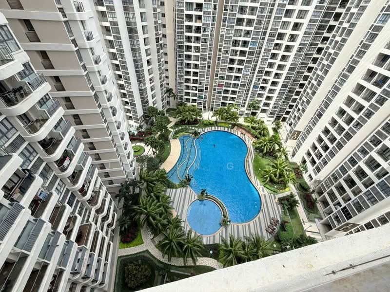 Kondominium untuk Dijual di Amberside @ Country Garden Danga Bay - Jensen Goh - Pool - PropertyGuru.com.my