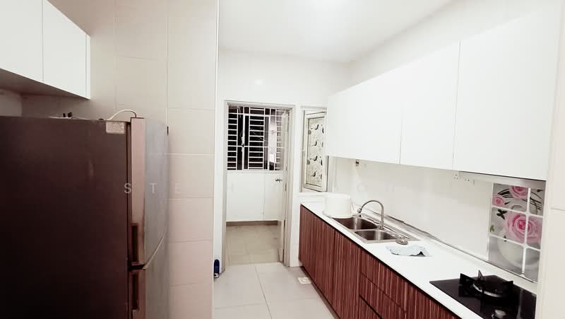 Service Residence for Sale at Seasons Amara Larkin - Steph Choong - Kitchen - PropertyGuru.com.my
