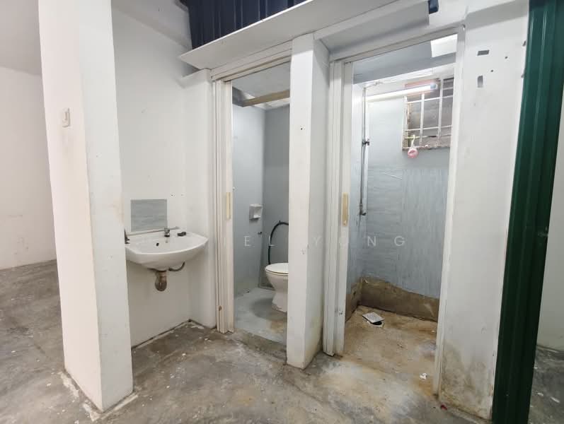 Flat for Sale at Flat Taman Pelangi Indah - Daniel Yong - Bathroom - PropertyGuru.com.my