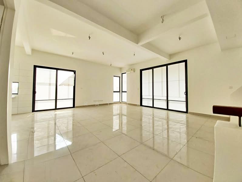 Rumah Teres 3 Tingkat untuk Dijual di Petaling Jaya (Selangor) - Ray Lee - Living Room - PropertyGuru.com.my