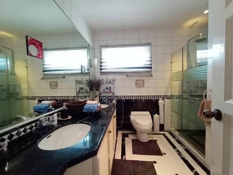Bungalow for Sale in Taman Bukit Pantai (Bangsar) - Joshua Selvan - Bathroom - PropertyGuru.com.my