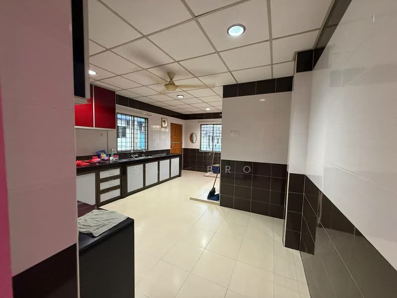 Rumah Teres 2 Tingkat untuk Dijual di Taman Sri Paya (Kluang) - Sam Bro - Kitchen - PropertyGuru.com.my