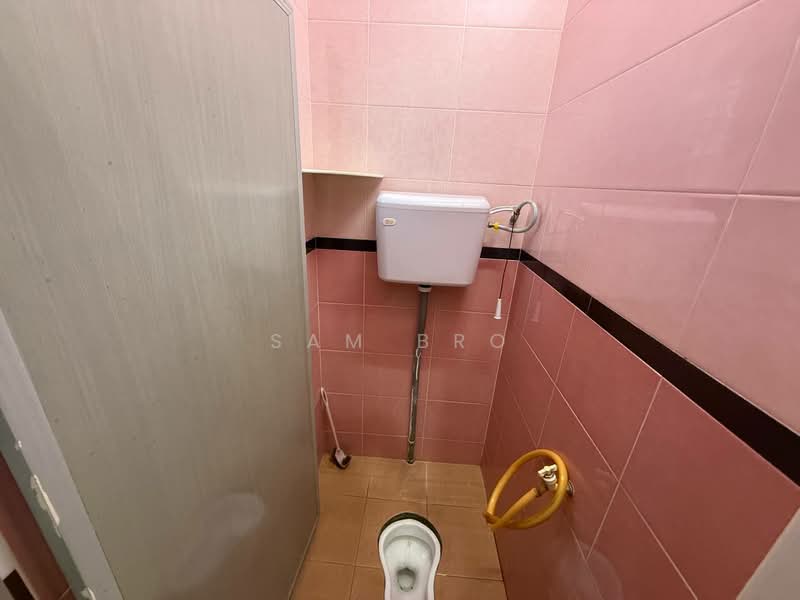 Rumah Teres 2 Tingkat untuk Dijual di Taman Sri Paya (Kluang) - Sam Bro - Bathroom - PropertyGuru.com.my