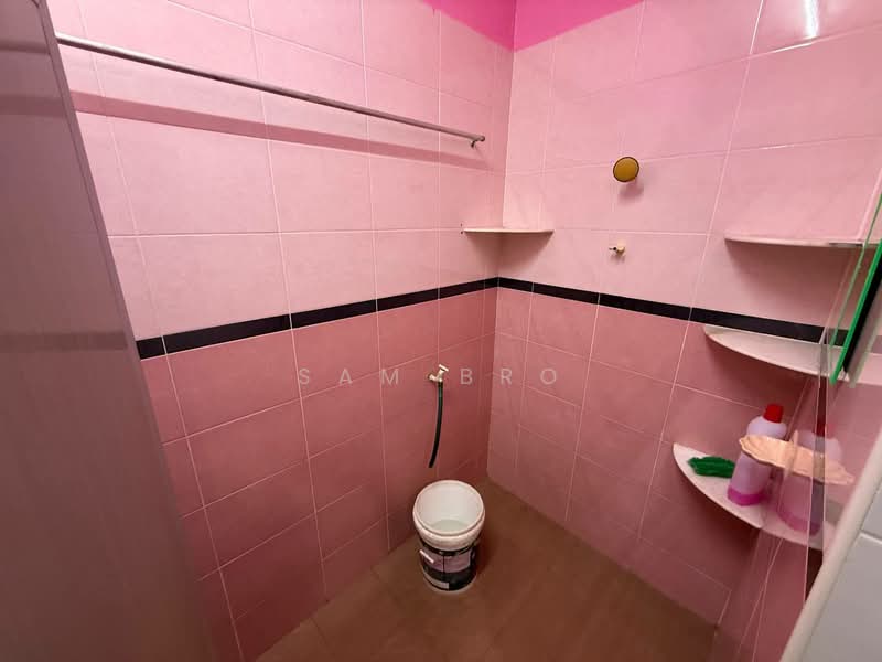 Rumah Teres 2 Tingkat untuk Dijual di Taman Sri Paya (Kluang) - Sam Bro - Bathroom - PropertyGuru.com.my