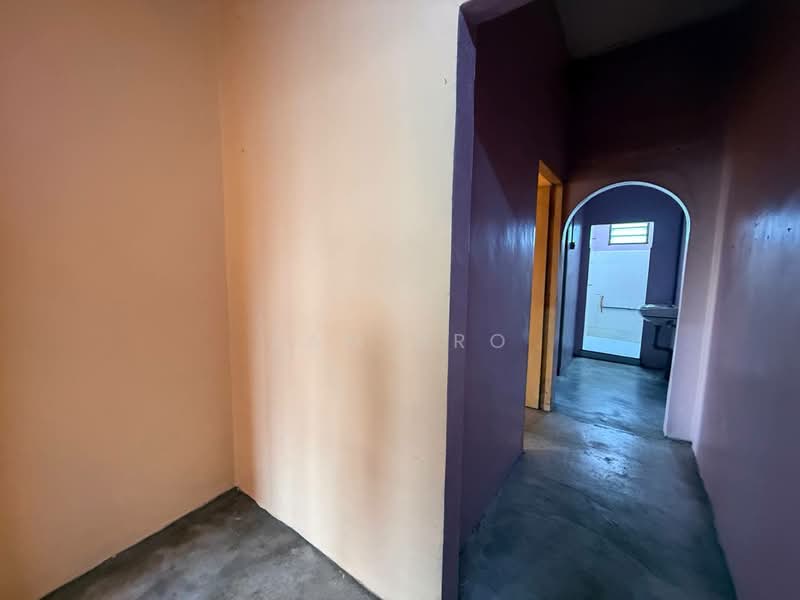 Rumah Teres 2 Tingkat untuk Dijual di Taman Sri Paya (Kluang) - Sam Bro - Corridor - PropertyGuru.com.my