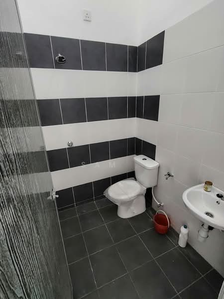 1-storey Terraced House for Sale in Chemor (Perak) - Sam . - Bathroom - PropertyGuru.com.my