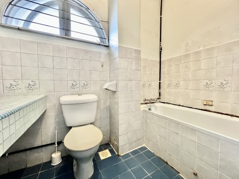 2-storey Terraced House for Sale in Taman Tun Dr Ismail (Kuala Lumpur) - Yin Peng . - Bathroom - PropertyGuru.com.my