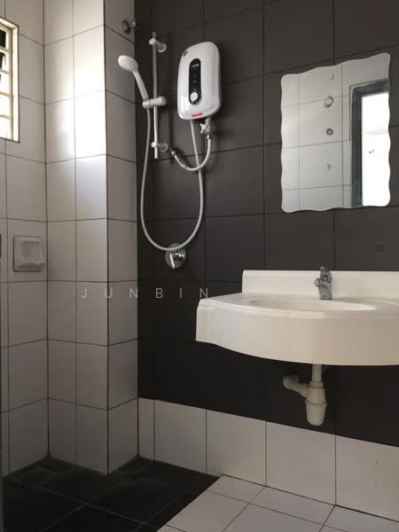 2.5-storey Terraced House for Sale in Bandar Puteri Puchong (Puchong) - Junbin Low - Bathroom - PropertyGuru.com.my