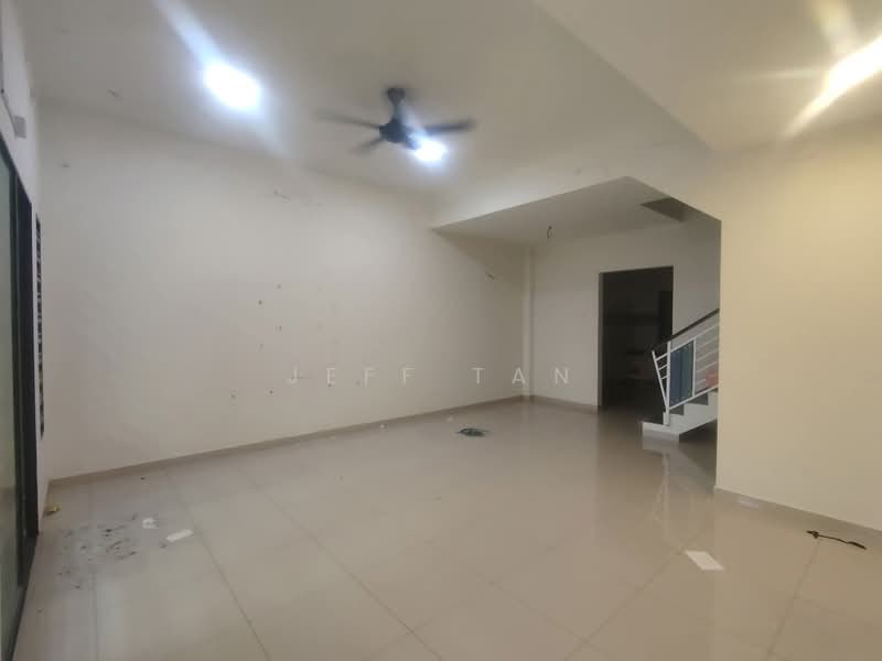 Rumah Teres 2 Tingkat untuk Dijual di Taman Rasi Jaya (Menglembu) - Jeff Tan - Living Room - PropertyGuru.com.my
