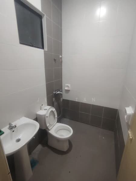 Rumah Teres 2 Tingkat untuk Dijual di Taman Rasi Jaya (Menglembu) - Jeff Tan - Bathroom - PropertyGuru.com.my