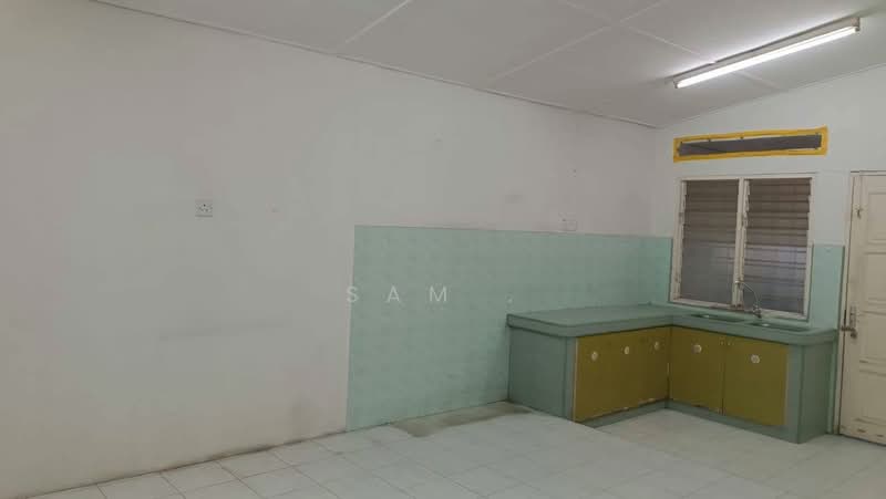 Semi-Detached House for Sale in Taman Ipoh Selatan (Ipoh) - Sam . - Kitchen - PropertyGuru.com.my