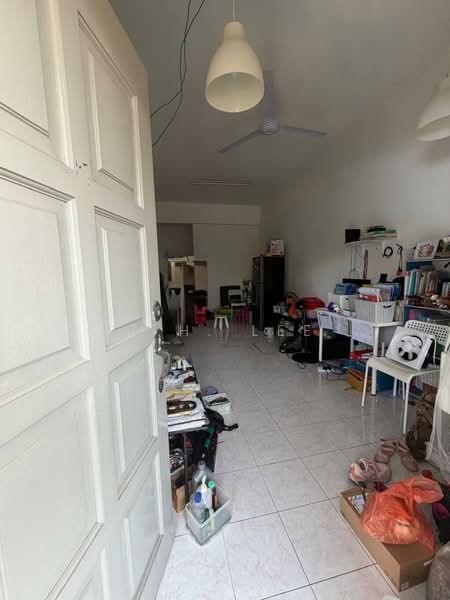 Rumah Flat untuk Dijual di Taman Sungai Batu - C.H. Lee - Living Room - PropertyGuru.com.my