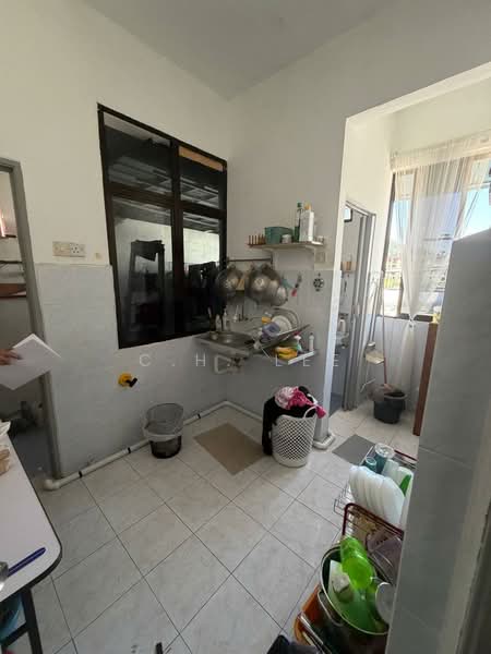 Rumah Flat untuk Dijual di Taman Sungai Batu - C.H. Lee - Kitchen - PropertyGuru.com.my