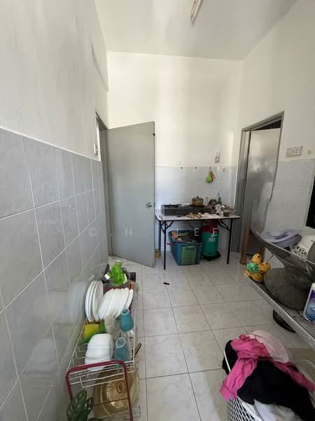 Rumah Flat untuk Dijual di Taman Sungai Batu - C.H. Lee - Kitchen - PropertyGuru.com.my