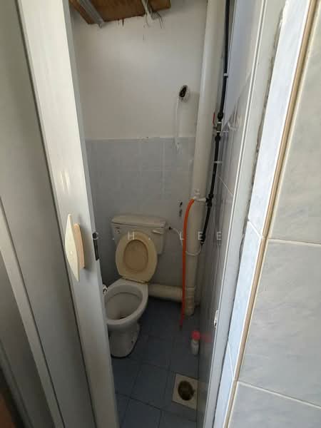 Rumah Flat untuk Dijual di Taman Sungai Batu - C.H. Lee - Bathroom - PropertyGuru.com.my