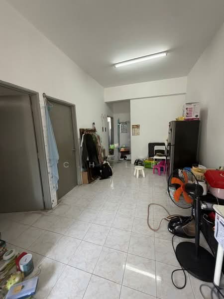 Rumah Flat untuk Dijual di Taman Sungai Batu - C.H. Lee - Living Room - PropertyGuru.com.my