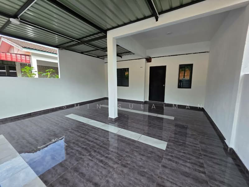 1-storey Terraced House for Sale in Taman Bemban (Bemban) - Yasmin Sulaiman - Exterior - PropertyGuru.com.my