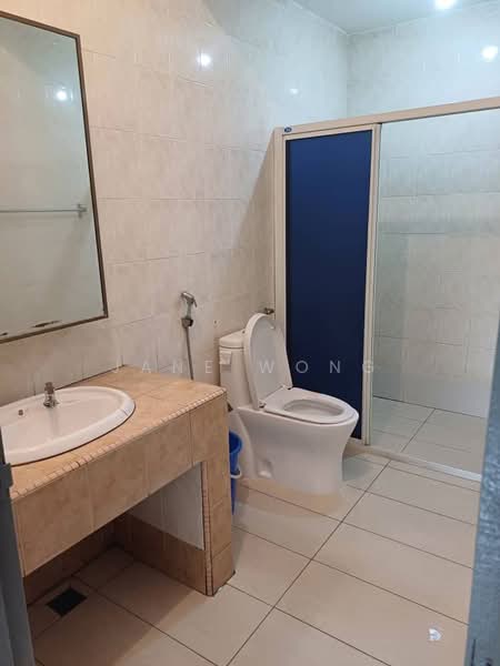 Rumah Teres untuk Disewa di Taman Bukit Subang (Shah Alam) - Jane Wong - Bathroom - PropertyGuru.com.my