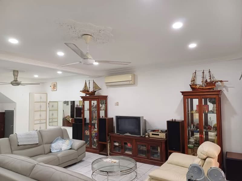 Rumah Teres untuk Disewa di Taman Bukit Subang (Shah Alam) - Jane Wong - Living Room - PropertyGuru.com.my