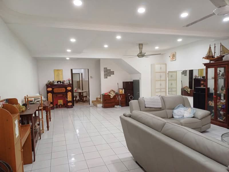 Rumah Teres untuk Disewa di Taman Bukit Subang (Shah Alam) - Jane Wong - Living Room - PropertyGuru.com.my