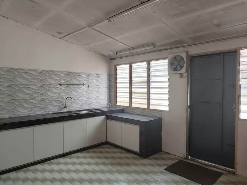 Rumah Teres 1 Tingkat untuk Dijual di Taman Rasi Jaya (Menglembu) - Sam . - Kitchen - PropertyGuru.com.my