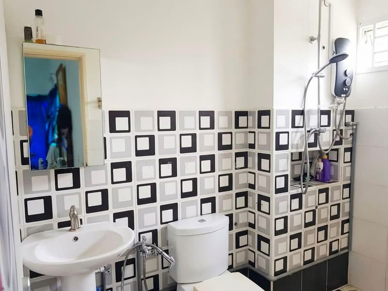 1.5-storey Terraced House for Sale in Gelang Patah (Johor) - Inez Ng - Bathroom - PropertyGuru.com.my
