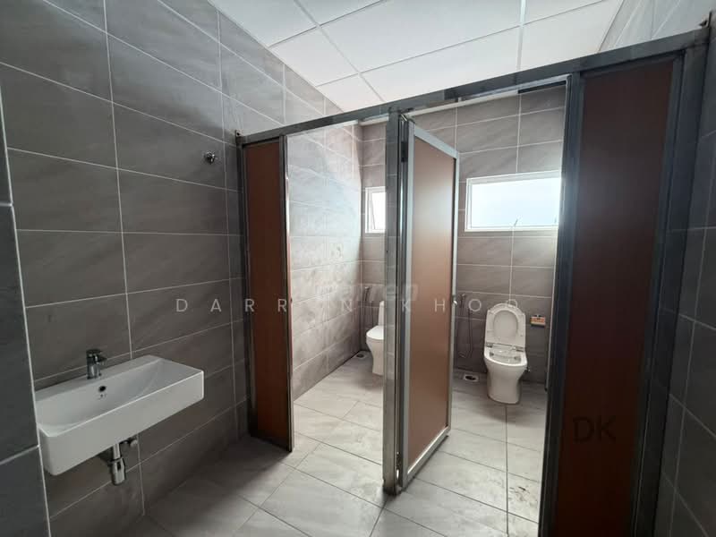 Factory for Rent in Bandar Baru Enstek (Bandar Enstek) - Darren Khoo - Bathroom - PropertyGuru.com.my