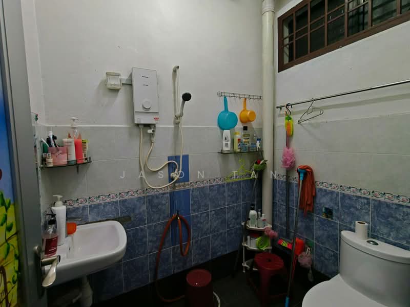Rumah Teres 2 Tingkat untuk Dijual di Taman Puteri Wangsa (Ulu Tiram) - Jason Tan - Bathroom - PropertyGuru.com.my
