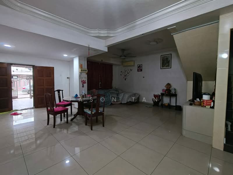 Rumah Teres 2 Tingkat untuk Dijual di Taman Puteri Wangsa (Ulu Tiram) - Jason Tan - Living Room - PropertyGuru.com.my