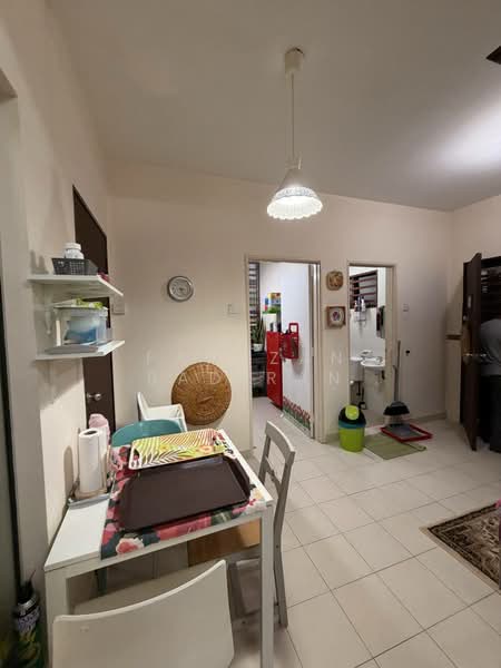 Rumah Berkembar untuk Dijual di Nilai Impian (Nilai) - Fakhzan Badiran - Dining Room - PropertyGuru.com.my