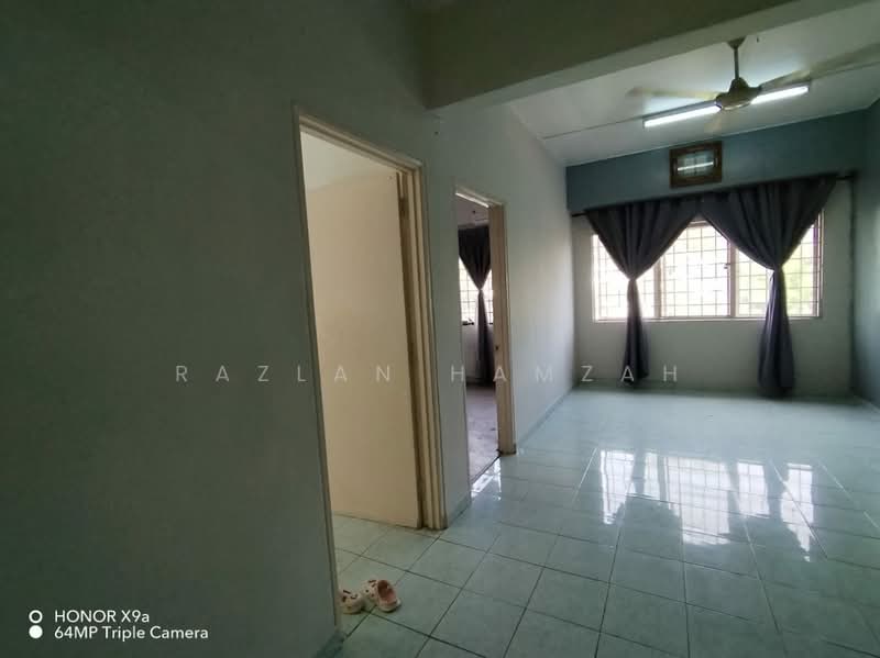 Apartment for Sale at Taman Mastiara - Razlan Hamzah - Living Room - PropertyGuru.com.my