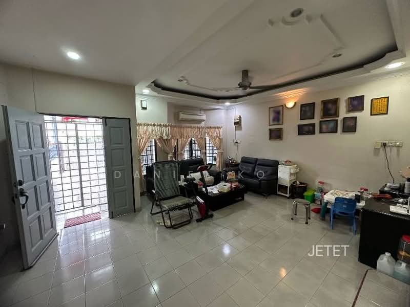 2-storey Terraced House for Sale in Kawasan 3, Taman Desawan (Klang) - Daniel Kok - Living Room - PropertyGuru.com.my