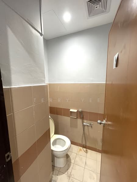 Pejabat untuk Disewa di Petaling Jaya (Selangor) - Terry Yee - Bathroom - PropertyGuru.com.my