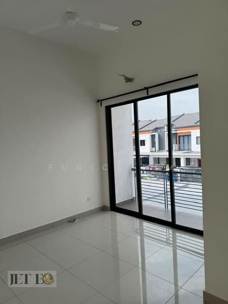 2-storey Terraced House for Sale in Telok Panglima Garang (Selangor) - Eunice Lim - Balcony - PropertyGuru.com.my