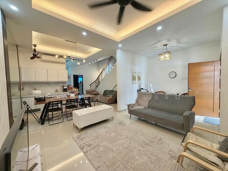 Rumah Teres 2 Tingkat untuk Disewa di Kampung Jalan Kebun (Shah Alam) - Salawati Busro - Living Room - PropertyGuru.com.my