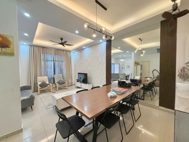 Rumah Teres 2 Tingkat untuk Disewa di Kampung Jalan Kebun (Shah Alam) - Salawati Busro - Living Room - PropertyGuru.com.my