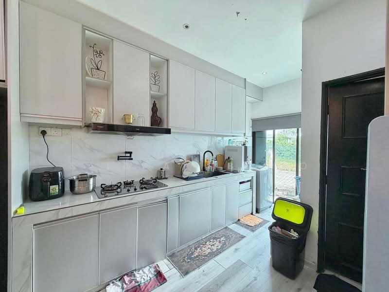 Rumah Teres 2 Tingkat untuk Disewa di Kampung Jalan Kebun (Shah Alam) - Salawati Busro - Kitchen - PropertyGuru.com.my